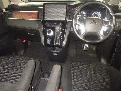 Mitsubishi DELICA D5