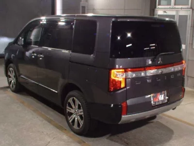 Mitsubishi DELICA D5
