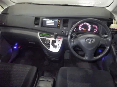Toyota ISIS