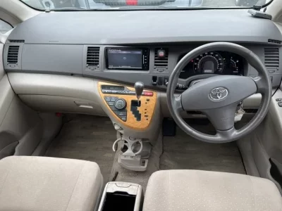 Toyota ISIS