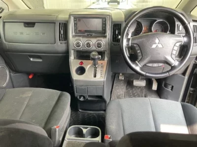 Mitsubishi DELICA D5