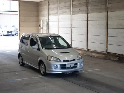 Daihatsu YRV