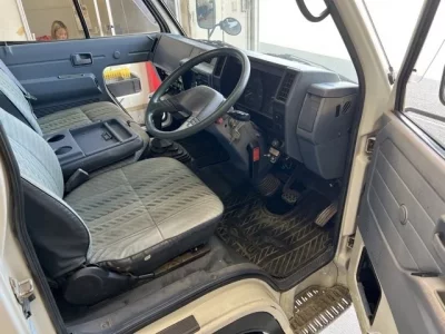 Isuzu ELF TRUCK