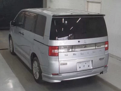 Mitsubishi DELICA D5