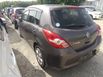 Nissan TIIDA