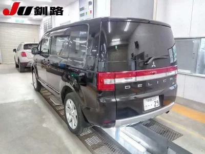 Mitsubishi DELICA D5