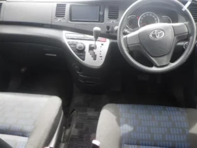 Toyota ISIS