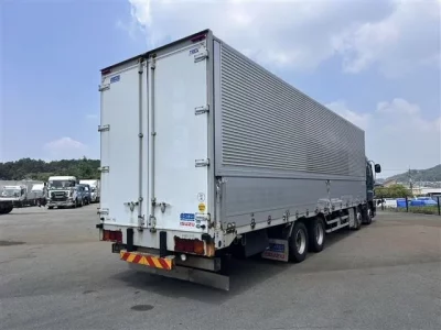 Isuzu TRUCK