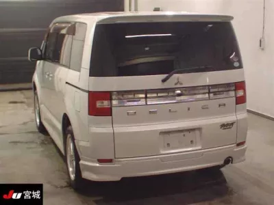 Mitsubishi DELICA D5