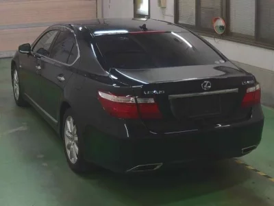 Lexus LS