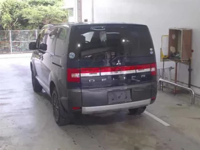 Mitsubishi DELICA D5