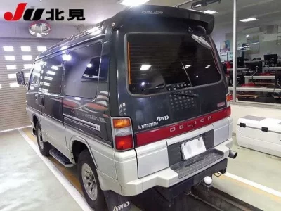 Mitsubishi DELICA WAGON