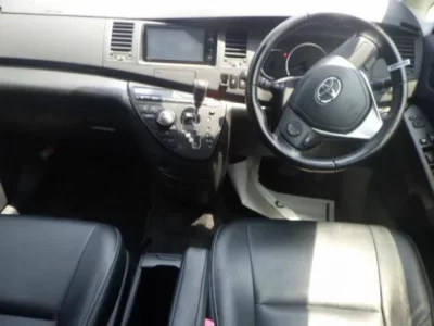 Toyota ISIS