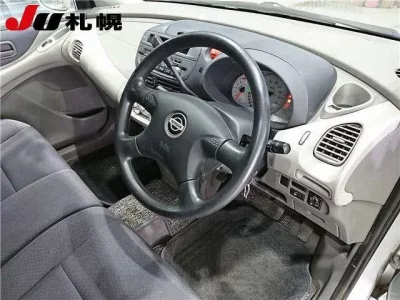 Nissan TINO
