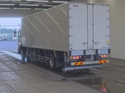 Isuzu GIGA