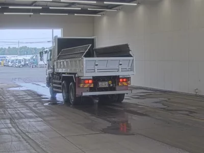 Isuzu GIGA