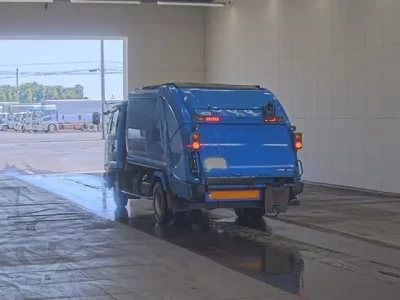 Nissan TRUCK