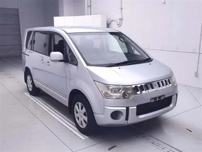 Mitsubishi DELICA D5