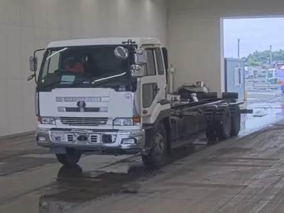 Nissan TRUCK