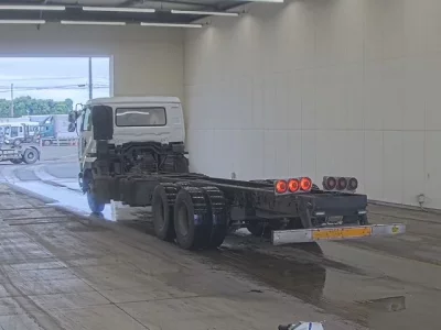 Nissan TRUCK