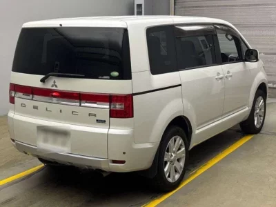 Mitsubishi DELICA D5