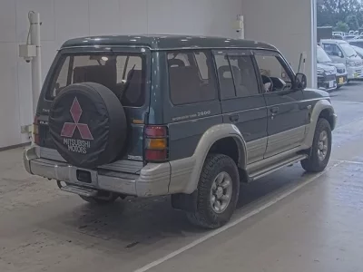 Mitsubishi PAJERO
