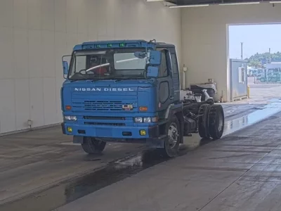 Nissan TRUCK