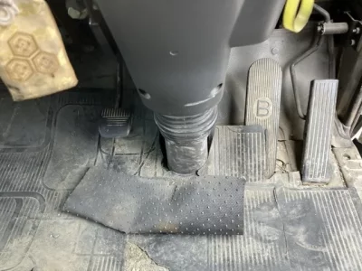 Nissan TRUCK