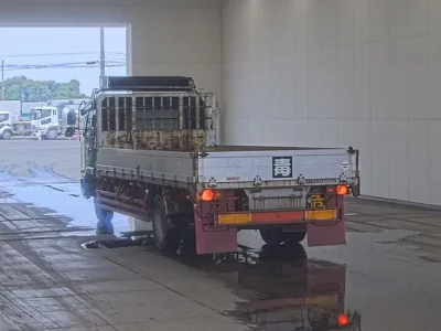 Nissan TRUCK