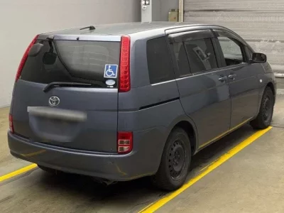 Toyota ISIS