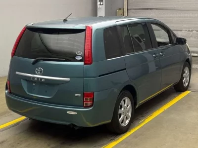 Toyota ISIS