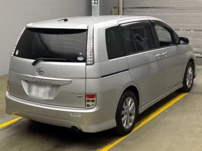 Toyota ISIS