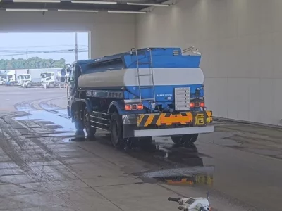 Nissan TRUCK