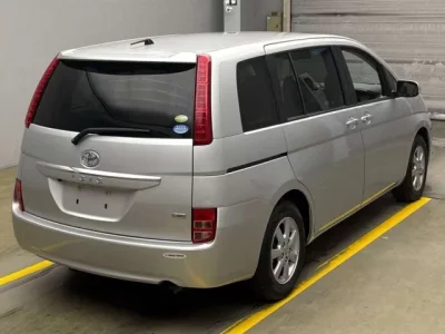 Toyota ISIS