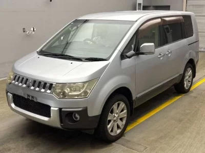 Mitsubishi DELICA D5
