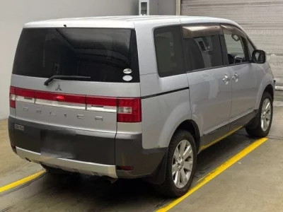 Mitsubishi DELICA D5