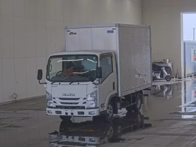 Isuzu ELF