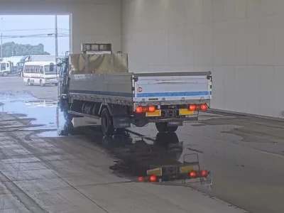Nissan TRUCK