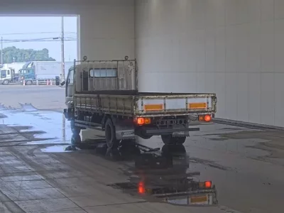 Nissan TRUCK
