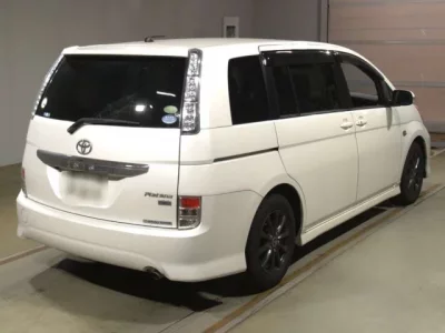 Toyota ISIS