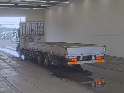 Nissan TRUCK
