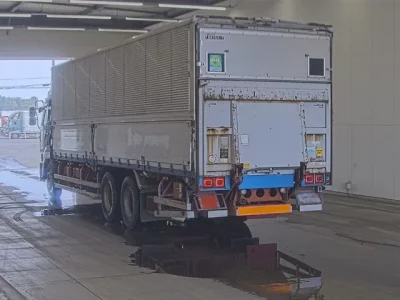Nissan TRUCK