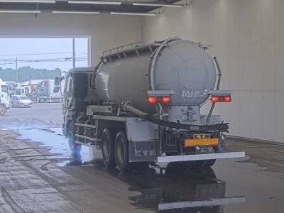 Nissan TRUCK