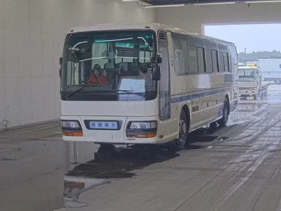 Isuzu BUS