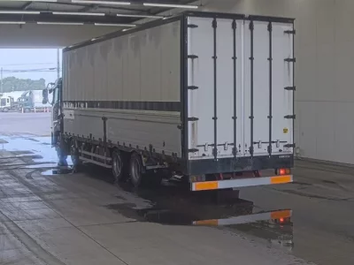 Nissan TRUCK