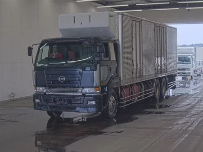 Nissan TRUCK