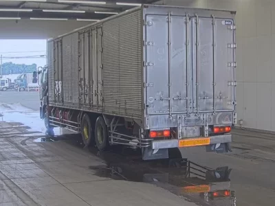 Nissan TRUCK