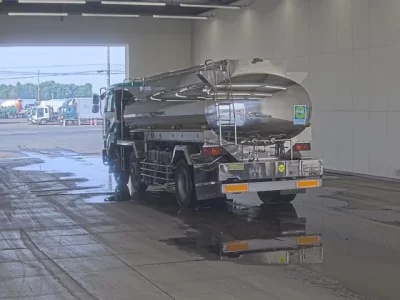 Nissan TRUCK