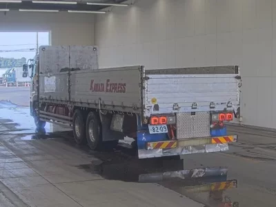Nissan TRUCK