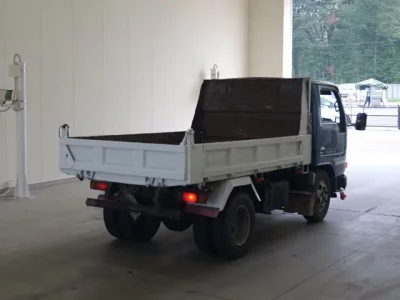 Nissan TRUCK